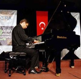 От Баку до Антальи: жизнь в клавишах