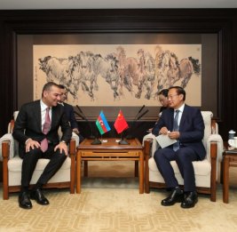 Баку и Пекин расширяют диалог по развитию туристических связей