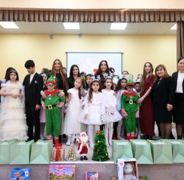 Лейла Алиева, Арзу Алиева и Алена Алиева побывали в специальной общеобразовательной школе-интернате номер 5 города Баку