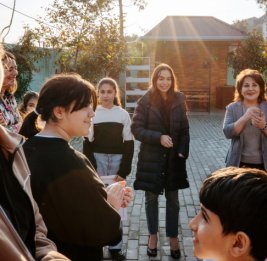 Лейла Алиева, Арзу Алиева и Алена Алиева разделили праздничную радость проживающих в приюте Təmiz Dünya детей