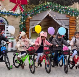 По инициативе Лейлы Алиевой в Евлахе было организовано новогоднее празднество для детей