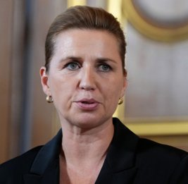 Премьер Фредериксен: Дания четко обозначила, что Гренландия не продается