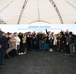 Президент Ильхам Алиев встретился в селе Ашагы Оратаг Агдеринского района с жителями сел Ашагы Оратаг, Чылдыран, Хейвалы и Чапар