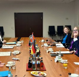 Столтенберг не исключил выхода США из состава НАТО