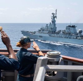 НОАК объявила повышенную боеготовность после прохода эсминца США у Тайваня