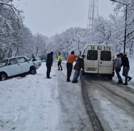Снег осложнил движение на дороге Баку&ndash;Шамахы&ndash;Евлах