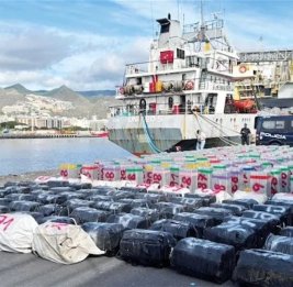 Турция задержала 7 человек, подозреваемых в перевозке 10 тонн кокаина на судне в Атлантическом океане