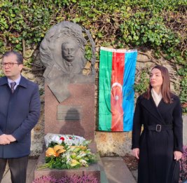 Азербайджанские дипломаты во Франции почтили память жертв трагедии 20 Января