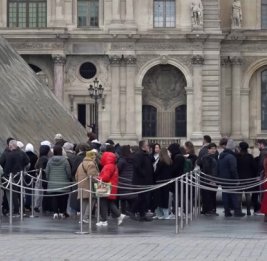 Канадская туристка возмутилась ростом цен на билеты в Лувр