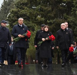 Официальные лица государства и правительства посетили Шехидляр хиябаны