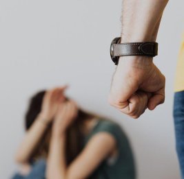 Насилие за закрытыми дверями...