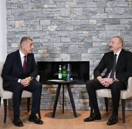 Президент Ильхам Алиев в Давосе встретился с Премьер-министром Чехии