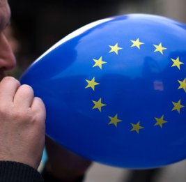 Bloomberg: Европа вступает в эпоху унижений из-за слабости ее лидеров