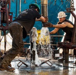 Ослабление позиций доллара ударит по американским нефтяникам