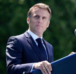 Макрон ускорит принятие закона о запрете соцсетей для детей младше 15 лет