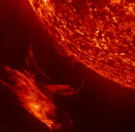 ИКИ РАН: на обратной стороне Солнца произошел крупный двойной взрыв