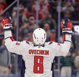 Овечкин забил гол впервые за шесть матчей и обновил исторический рекорд НХЛ