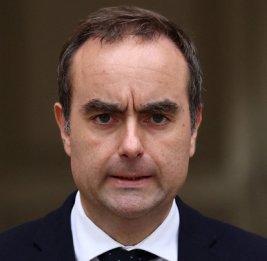 Tribune Dimanche: премьер Франции предложит Макрону перестановки в правительстве