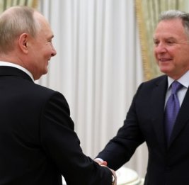 Песков объяснил, почему Путин и Уиткофф встречались в Кремле ночью