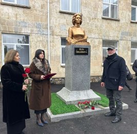 Я памятник воздвиг себе нерукотворный!..