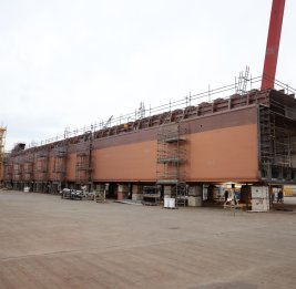 Полку танкеров прибывает