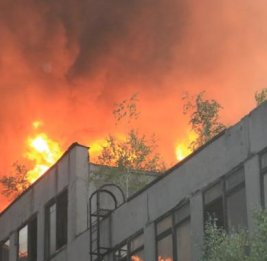 В центре Баку в четырехэтажном объекте произошел пожар