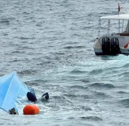 Трое туристов из Франции погибли при переворачивании лодки у берегов Омана