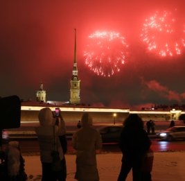 Салют прогремел в Петербурге в честь 82-й годовщины снятия блокады Ленинграда
