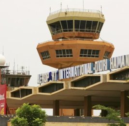 СМИ: Взрывы и стрельба произошли около столичного аэропорта Нигера