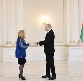 Президент Ильхам Алиев принял верительные грамоты новоназначенного посла Греции в Азербайджане
