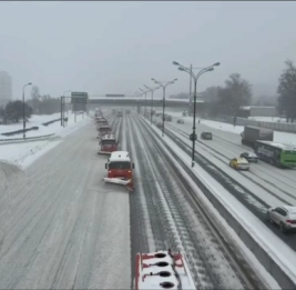В Москве третьи сутки продолжается ликвидация последствий снегопада