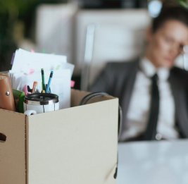 СМИ: Компании в США готовятся к увольнению свыше 50 000 сотрудников из-за ИИ