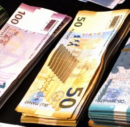 Скорость обращения азербайджанского маната снизилась