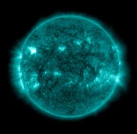 На Солнце 1 февраля произошли три сильные вспышки