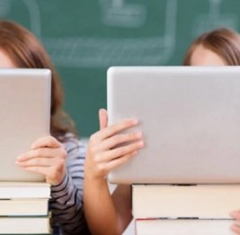 Бумажные или цифровые: в Азербайджане продолжается дискуссия о формате учебников