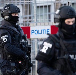 Демонстрация против тирании ЕС и НАТО проходит в Амстердаме