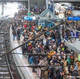 В Германии забастовки работников парализовали работу общественного транспорта