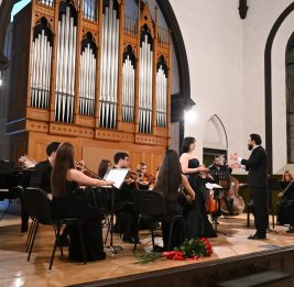 Струны оживают в Кирхе