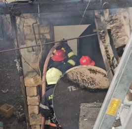 Пожар в жилом доме в Баку потушили