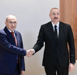 В Абу-Даби состоялась встреча Президента Азербайджана Ильхама Алиева с Премьер-министром Армении в расширенном составе