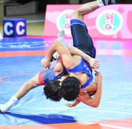 Напряжение возрастает