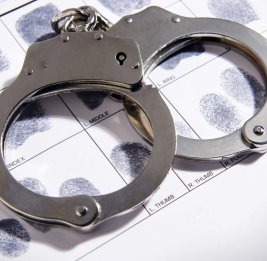 Подозревается в краже мобильных телефонов