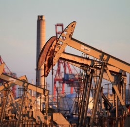 На мировых биржах нефть подешевела