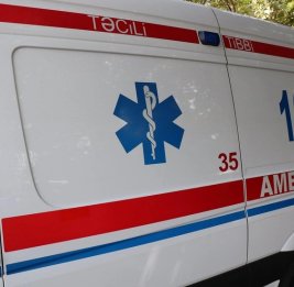 В Баку в результате обрушения забора из-за сильного ветра погиб мужчина