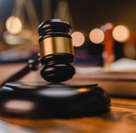 Суд по делу граждан Армении оглашает окончательное решение