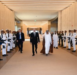 На страницах Ильхама Алиева в соцсетях опубликовано видео с визита в ОАЭ