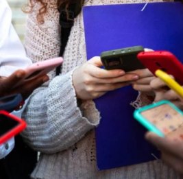 Глава ВОЗ призвал ввести возрастные ограничения для защиты детей в соцсетях