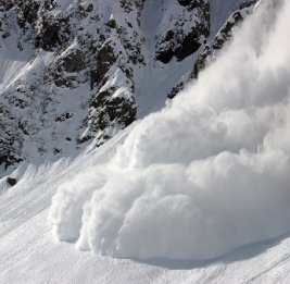 В горнолыжном курорте в Италии из-за схода лавины погибли два человека