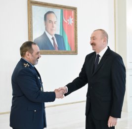 Президент Ильхам Алиев принял делегацию во главе с министром обороны и поддержки Вооруженных сил Ирана