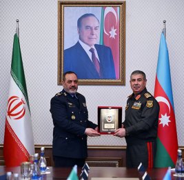 Министр обороны Азербайджана встретился с иранским коллегой